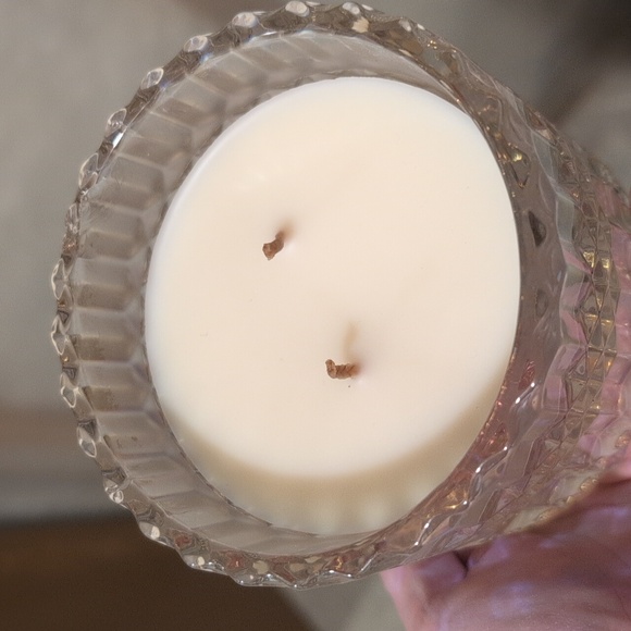 Vanilla Macaron Candle - Charmed Aroma - Picture 3 of 9